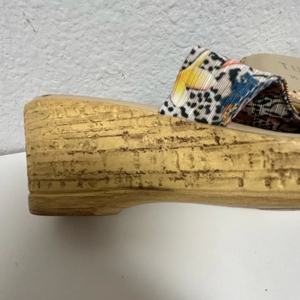 Tuscany by Easy Street flowered wedge sandals. Sz 8 M - Picture 6 of 9